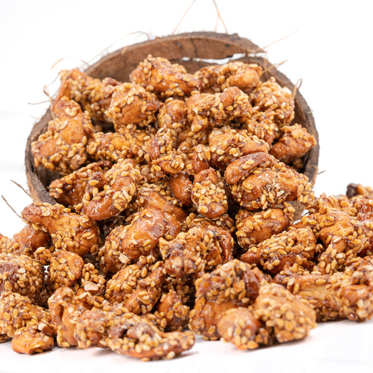 Gebrannte Cashewkerne mit Sesam